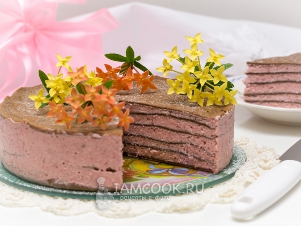 Valentine's Day: рецепт блинного торта с клубникой и сливочным кремом