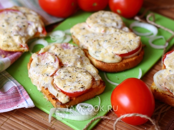 Горячие бутерброды с помидорами и сыром, рецепт с фото