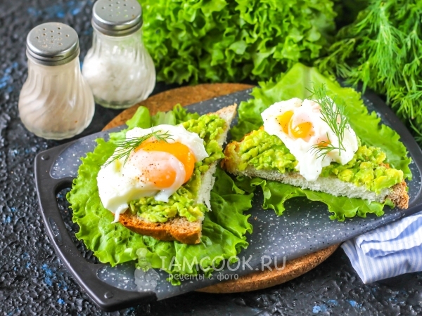 Бутерброды с авокадо и яйцом пашот, рецепт с фото