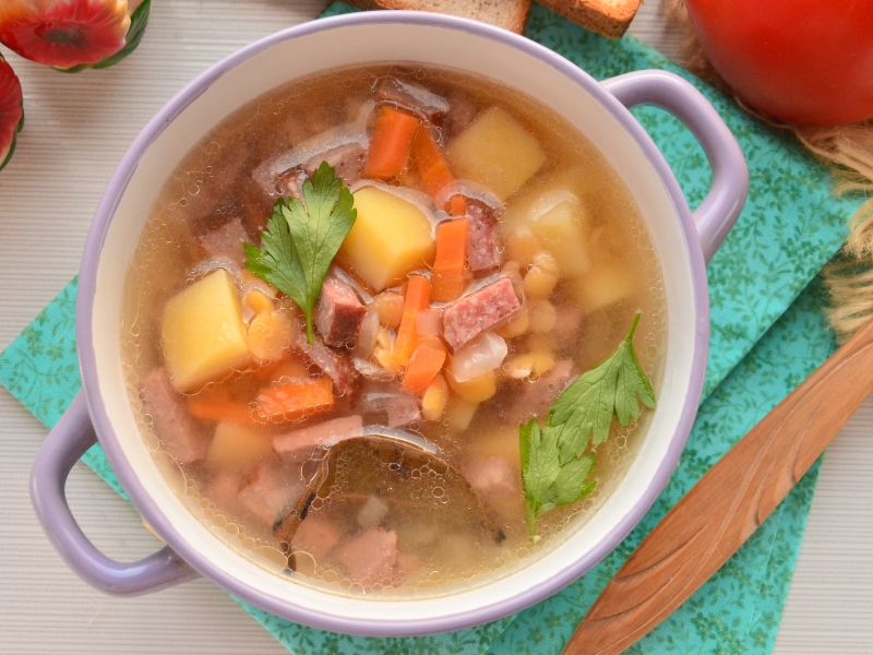 Гороховый суп с копченой колбасой в мультиварке, рецепт с фото