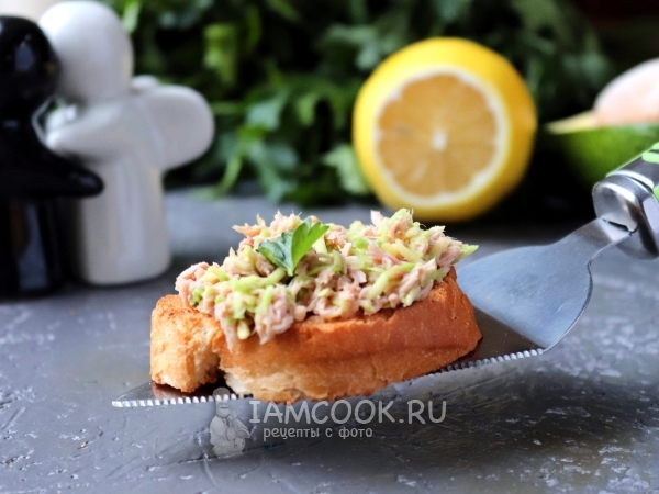 Бутерброды с авокадо и тунцом, рецепт с фото