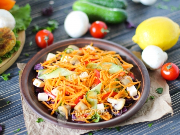Салат с морковью, огурцами, грибами и плавленым сыром, рецепт с фото