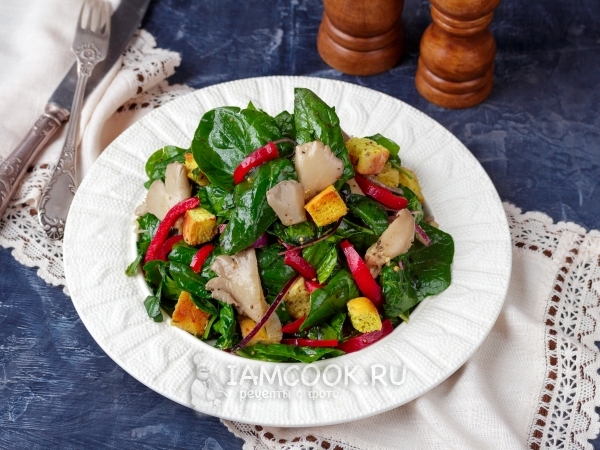 Салат с вешенками и шпинатом, рецепт с фото