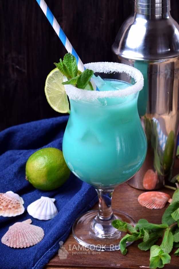 Алкогольный коктейль «Голубые Гавайи» — рецепт с фото пошагово