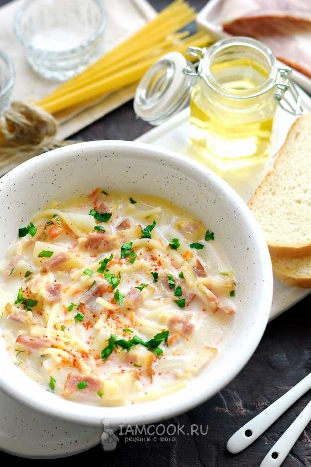 Сырный суп с беконом и овощами: