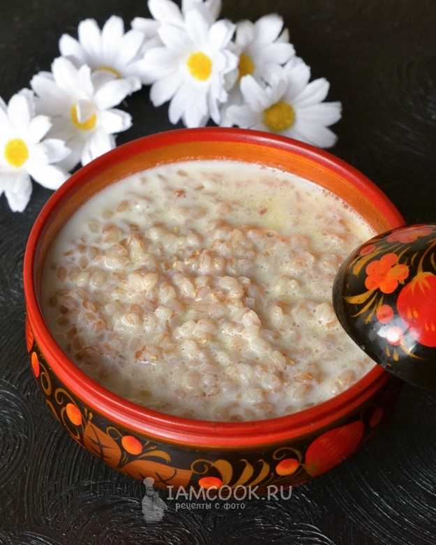 Каша из полбы с изюмом и миндальной пастой