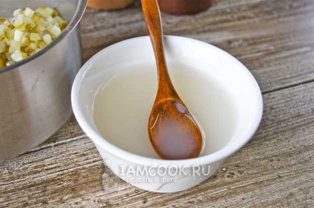 Ингредиенты для «Томатный соус с солёными огурцами»: