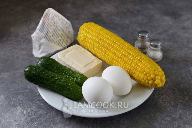 Салат из яиц с кукурузой и свежим огурцом