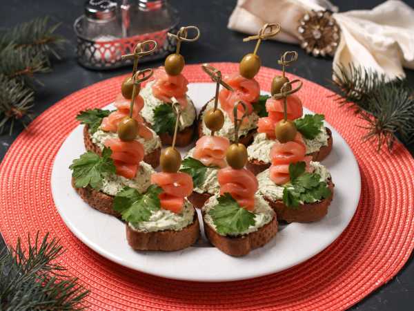Бутерброды с красной рыбой на праздничный стол — рецепты с пошаговыми фото  и видео