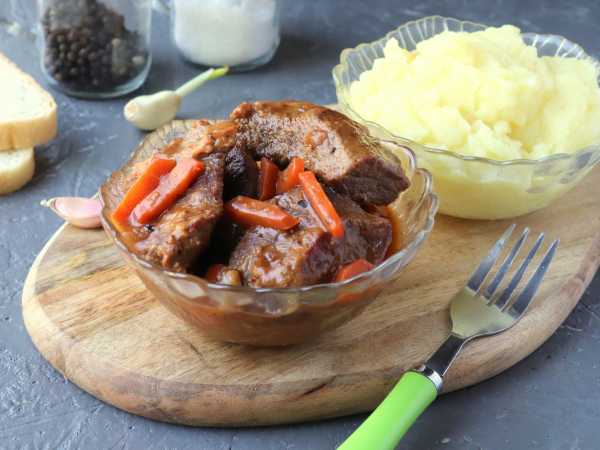 Тушеная говядина в томатном соусе — рецепт с фото пошагово