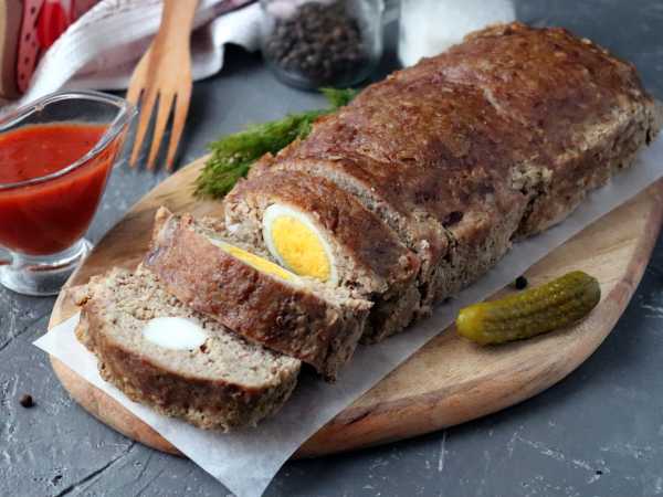 Хлебная запеканка с яйцами и мясом в духовке