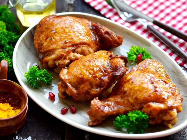 Куриные бедра на противне в духовке — рецепт с фото пошагово