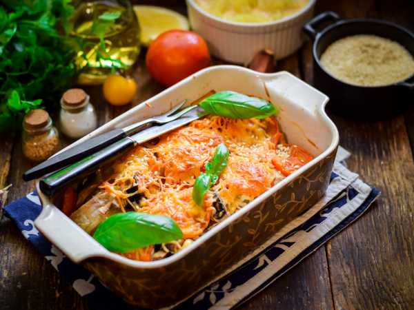 Красная рыба по-французски в духовке с сыром: рецепт - Лайфхакер