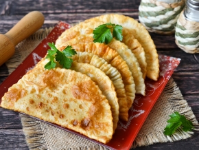 Чебуреки с сыром и сырой картошкой — рецепт с фото пошагово