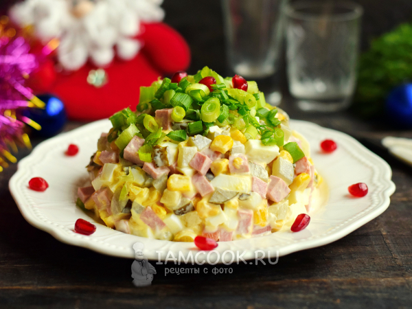 Салат с кукурузой и солеными огурцами, рецепт с фото
