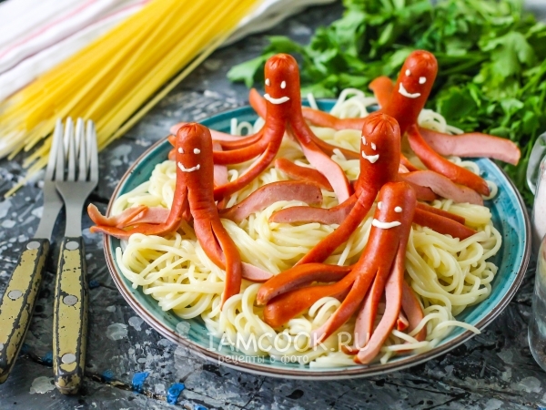 Осьминожки из сосисок и спагетти фото