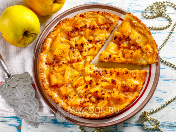 Яблочный пирог со сметаной и сливочным маслом, рецепт с фото