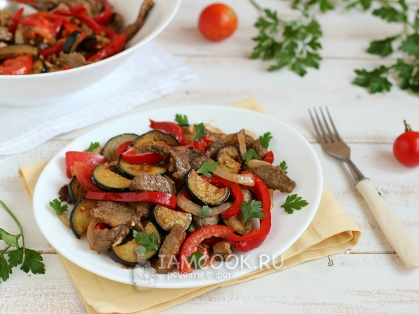 Тёплый салат с говядиной и овощами - рецепт приготовления с фото от irhidey.ru
