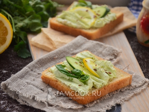 Бутерброды с авокадо и творогом, рецепт с фото