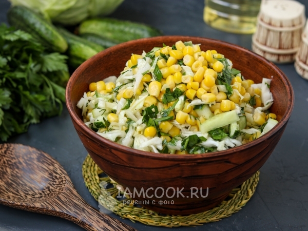 Салат с капустой, огурцами и кукурузой, рецепт с фото