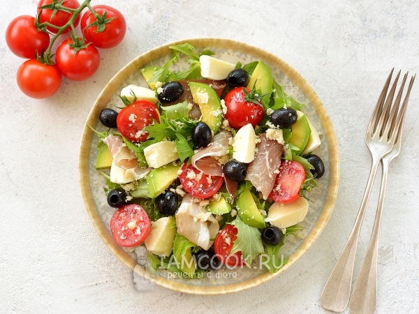 Салат с хамоном, авокадо и моцареллой, рецепт с фото