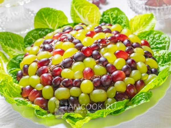Салат с виноградом, курицей и черносливом — рецепт с фото пошагово