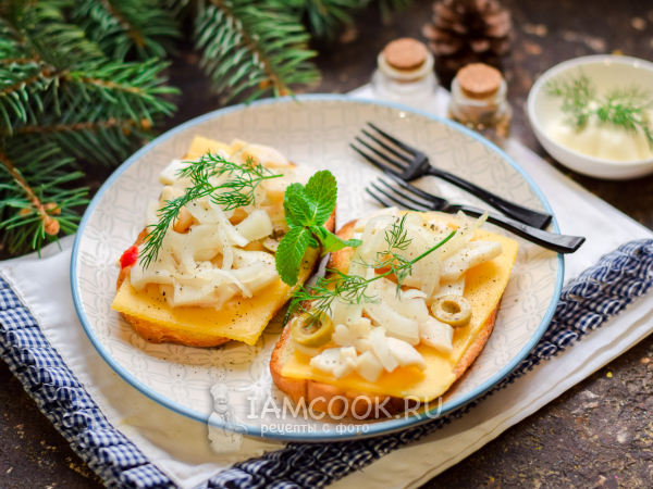 Бутерброды с кальмаром и сыром, рецепт с фото