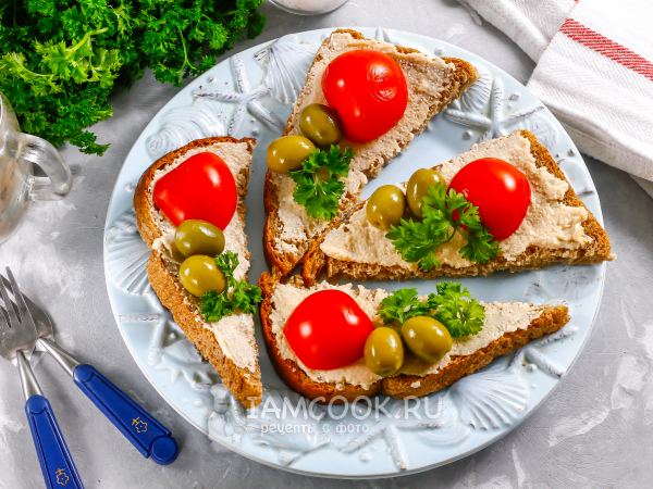 Бутерброды с икрой трески, черри и оливками, рецепт с фото