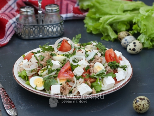 Салат с тунцом, фетой и перепелиными яйцами, рецепт с фото