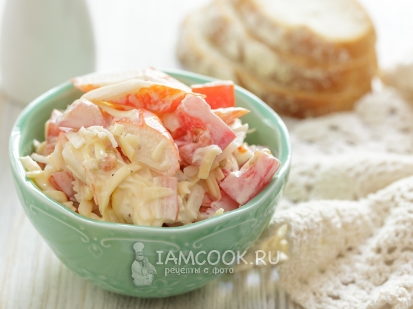 Салат с крабовыми палочками, помидорами и сыром, рецепт с фото