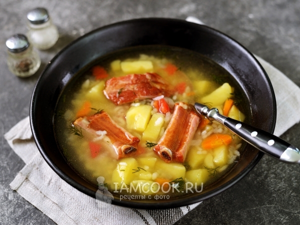 Рисовый суп с копчеными ребрышками, рецепт с фото