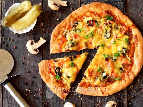 Пицца на дрожжах с грибами и солеными огурцами, рецепт с фото