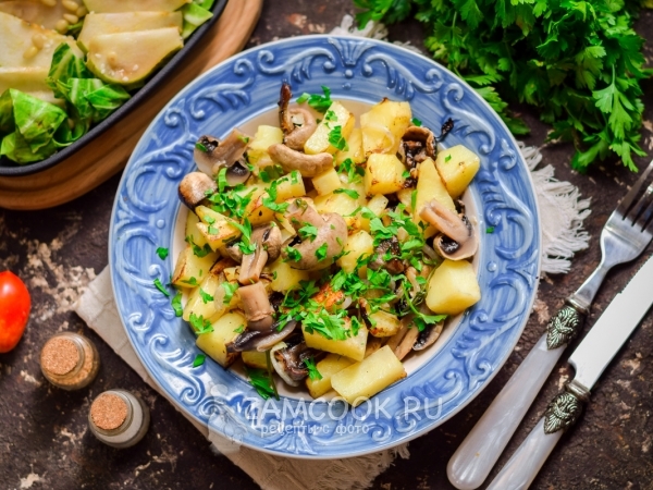 Молодая картошка с грибами в духовке, рецепт с фото