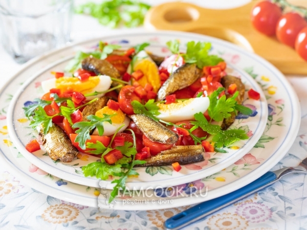 Салат со шпротами и помидорами, рецепт с фото