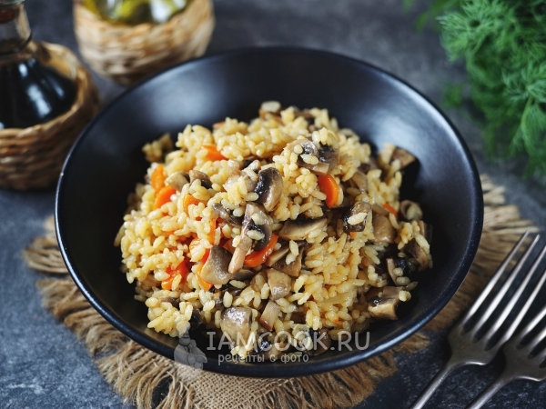 Рис с грибами в сковороде, рецепт с фото