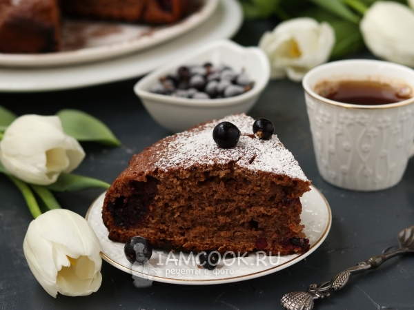 Творожно-шоколадный пирог с чёрной смородиной, рецепт с фото