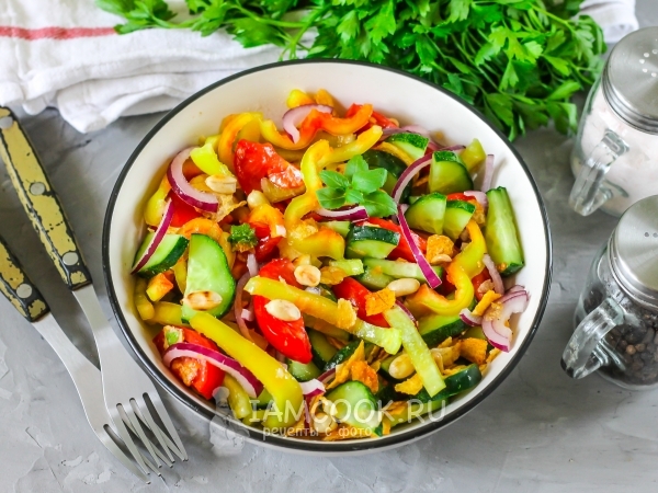 Салат с говядиной и овощами
