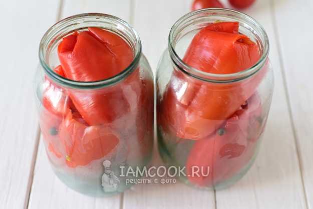 Перец фаршированный помидорами