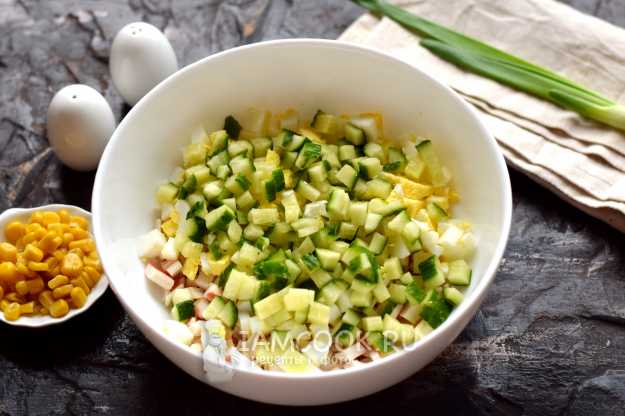 Простой грибной салат с сыром и кукурузой « Рецепты салатов