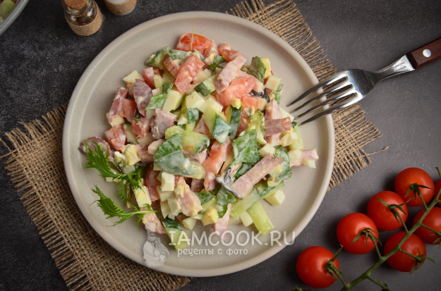 Салат с копченой свиной грудинкой