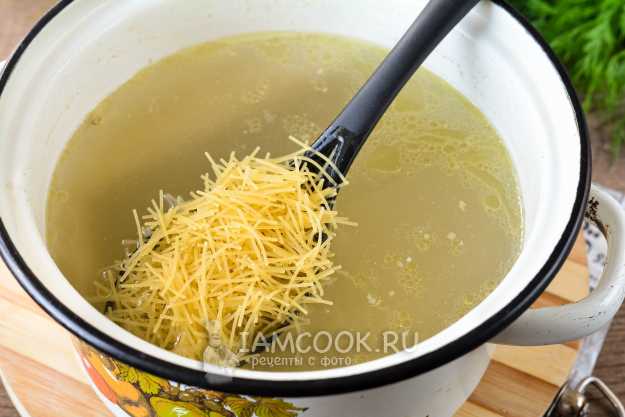 Как правильно варить суп с вермишелью и курицей