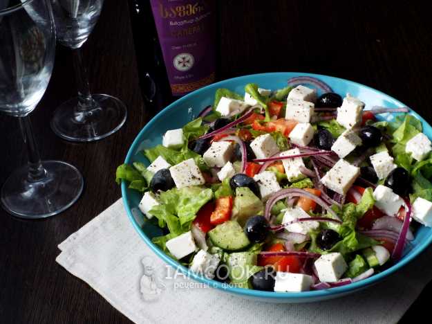 Как приготовить Салат с сыром моцареллой, помидорами, огурцами и оливками просто рецепт пошаговый