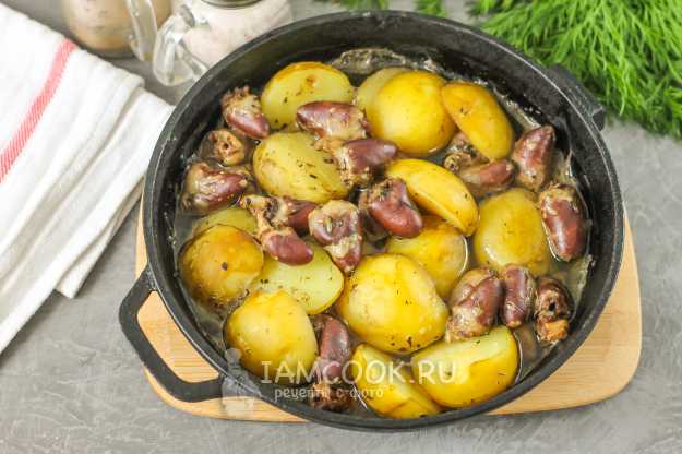 Куриные сердечки с картошкой в духовке: 9 фото в рецепте