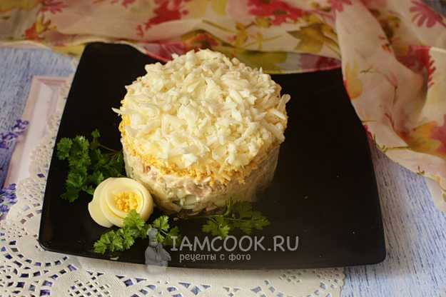 Слоеный салат «Невеста» с курицей и грибами . Рецепт с фото