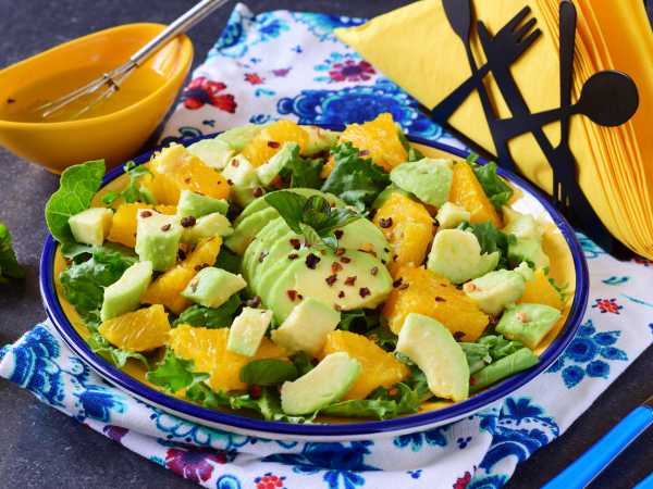 Рецепт салата с креветками, авокадо и апельсином