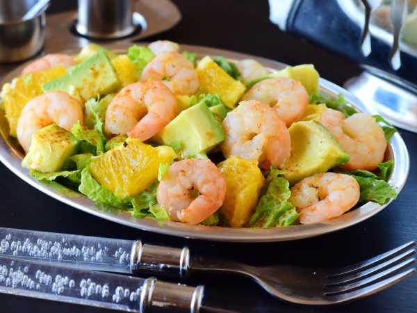 Легкий салат с креветками и авокадо рецепт – Греческая кухня: Салаты. «Еда»