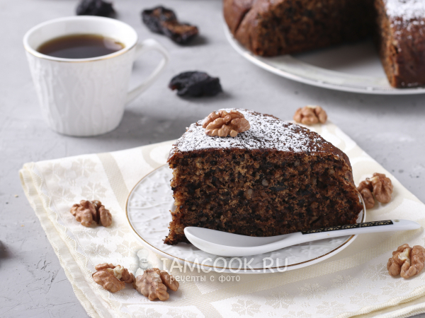 Постный кофейный пирог с черносливом и орехами, рецепт с фото
