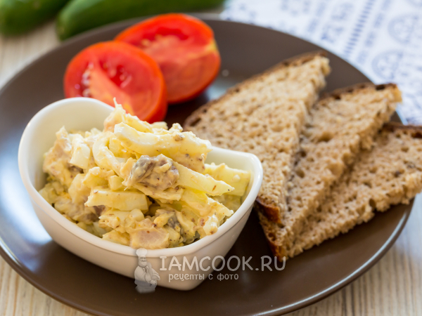 Салат с сельдью, яблоком и яйцами, рецепт с фото