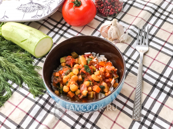 Нут с овощами в томатном соусе с гарниром из риса, рецепт с фото
