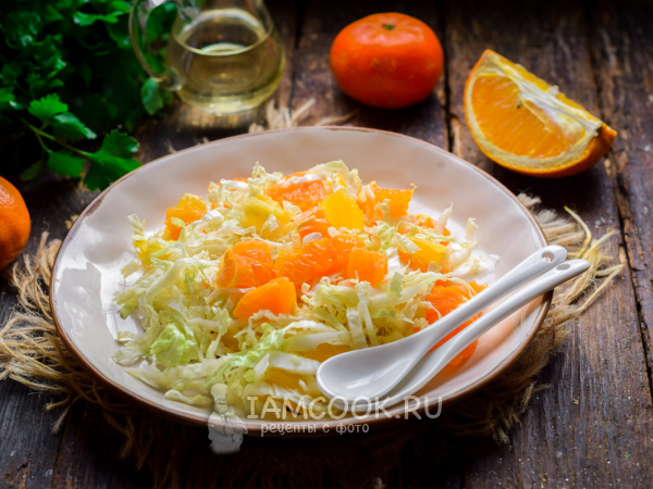 Салат с пекинской капустой, апельсином и мандарином, рецепт с фото